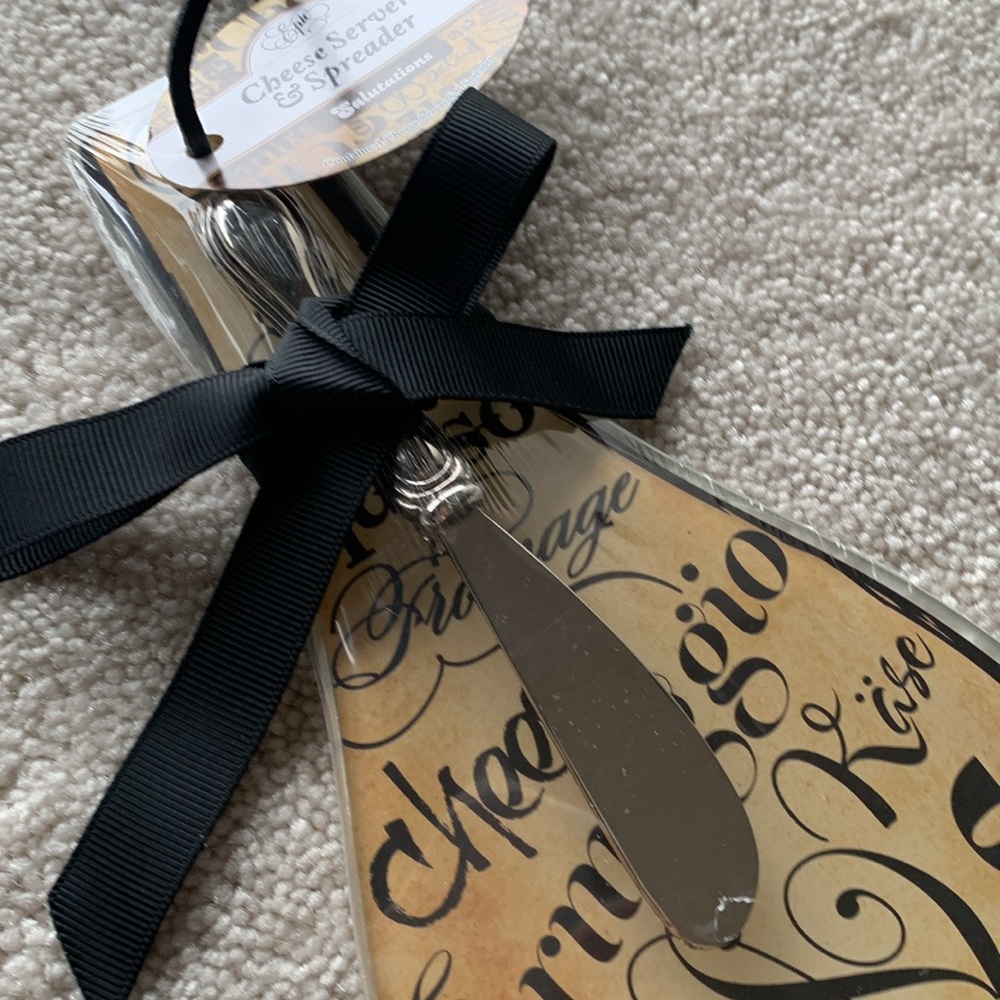 NWT Cheese server with spreader gift ready - Picture 3 of 5